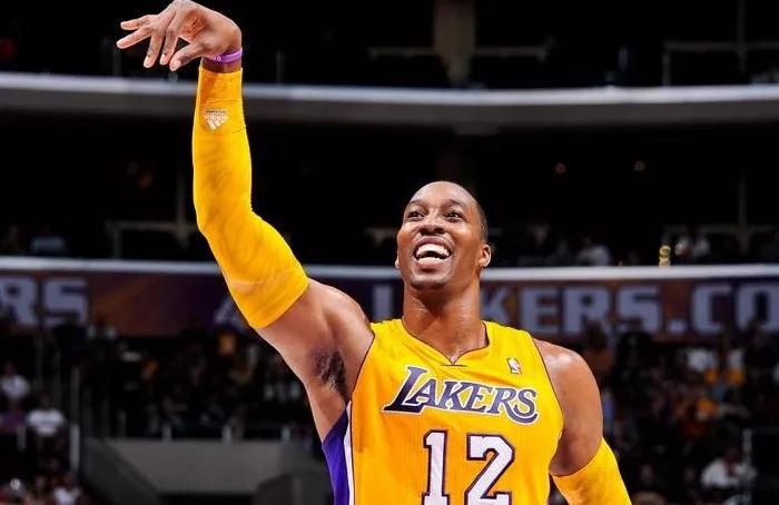  布朗森关键球命中尼克斯险胜活塞队